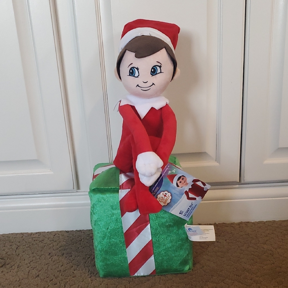 The ELF on The SHELF 1 Pc SCOUT ELF Sitting On Present Plush Toy 20 inch Boy NWT